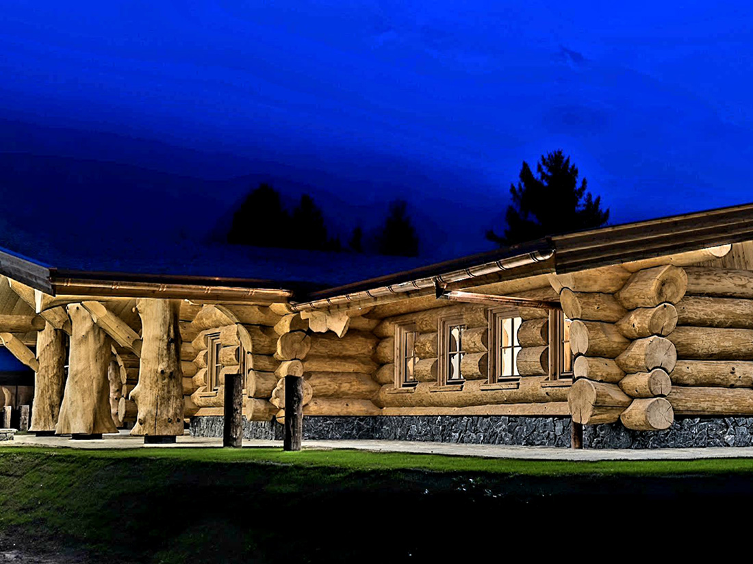 Naturstamm Blockhäuser